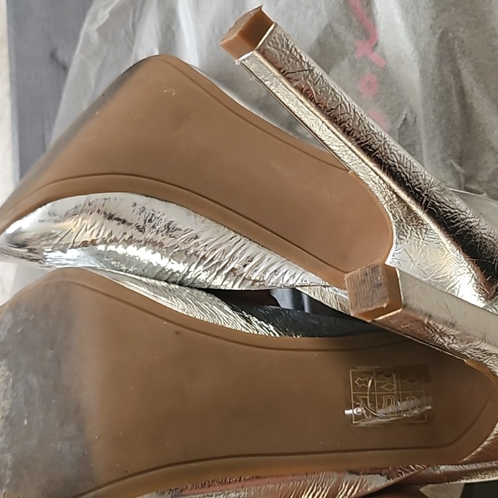 Shoes - Picture 5 of 8